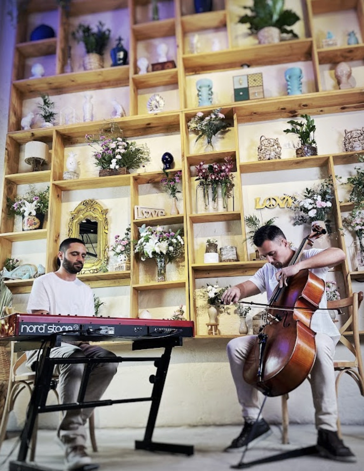 Pianista e violoncelista em cerimônia